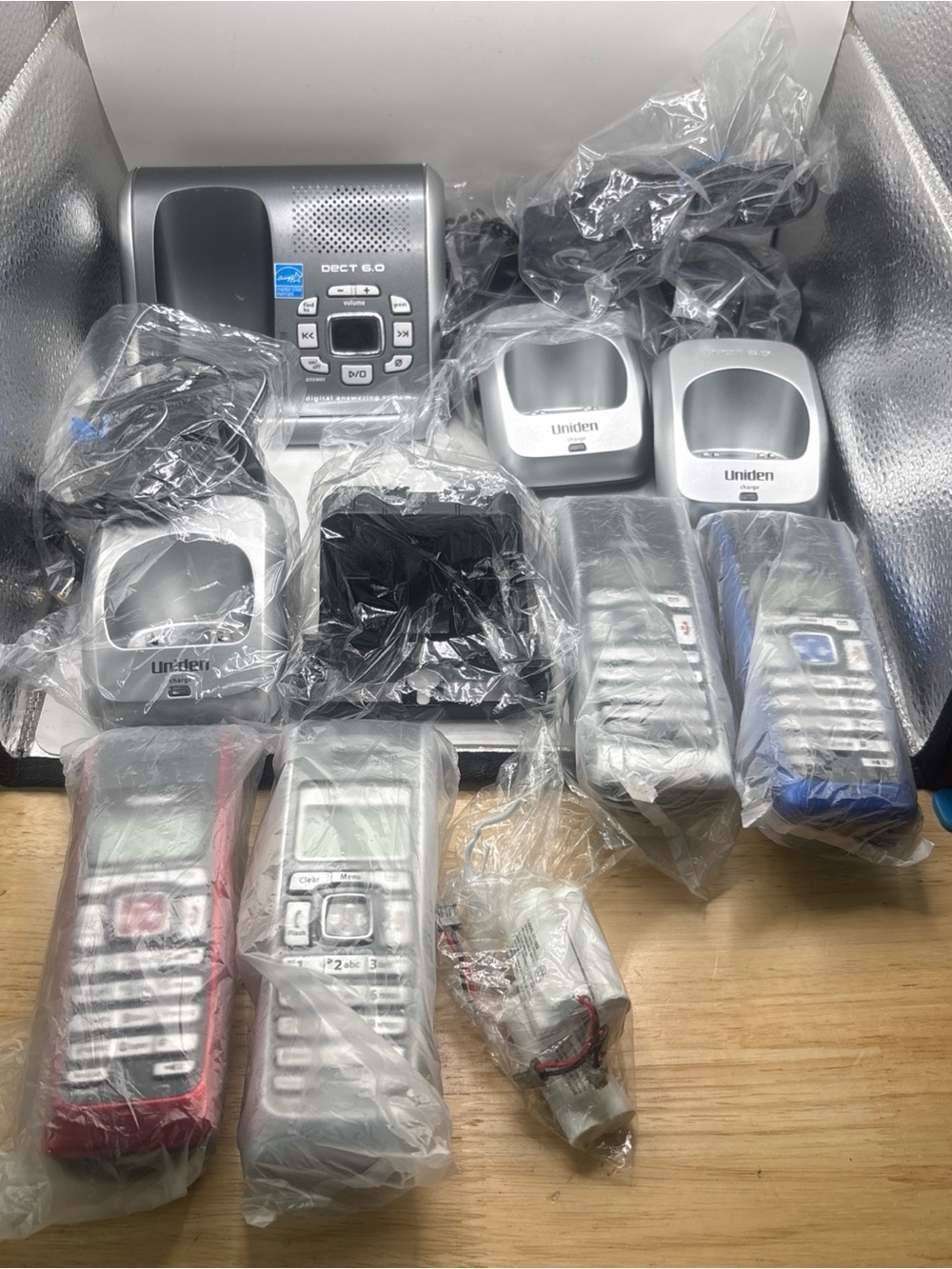 Uniden DECT 6.0 Digital Answering System DECT2080 Color Handsets Cordless Phones